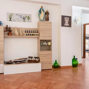 Alelida Con Piscina Villa